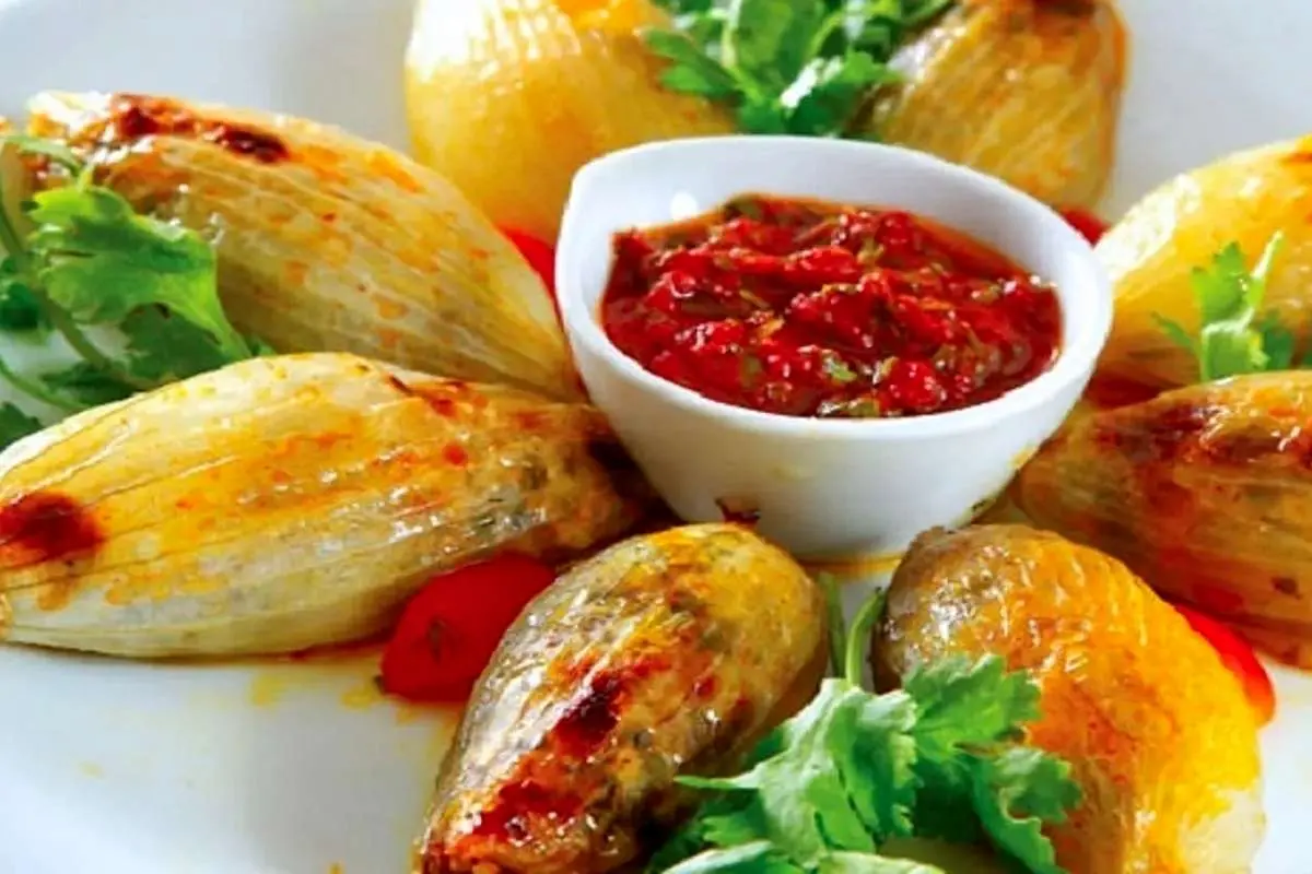 طرز تهیه دلمه پیاز؛ یک غذای متفاوت، جدید و خوشمزه (ویدئو)