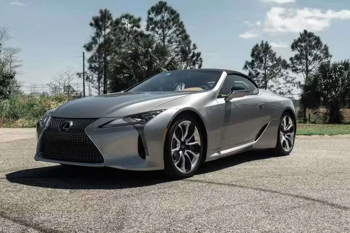 مقایسه جذاب لکسوس LC کانورتیبل و مرسدس AMG SL۴۳؛ کدامیک بهتر است؟