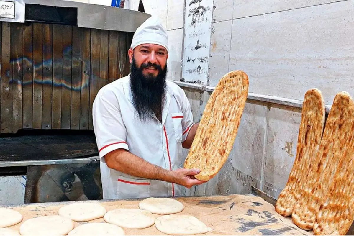 نانوایی‌های ایرانی چگونه نان بربری پخت می‌کنند؟ (ویدئو)