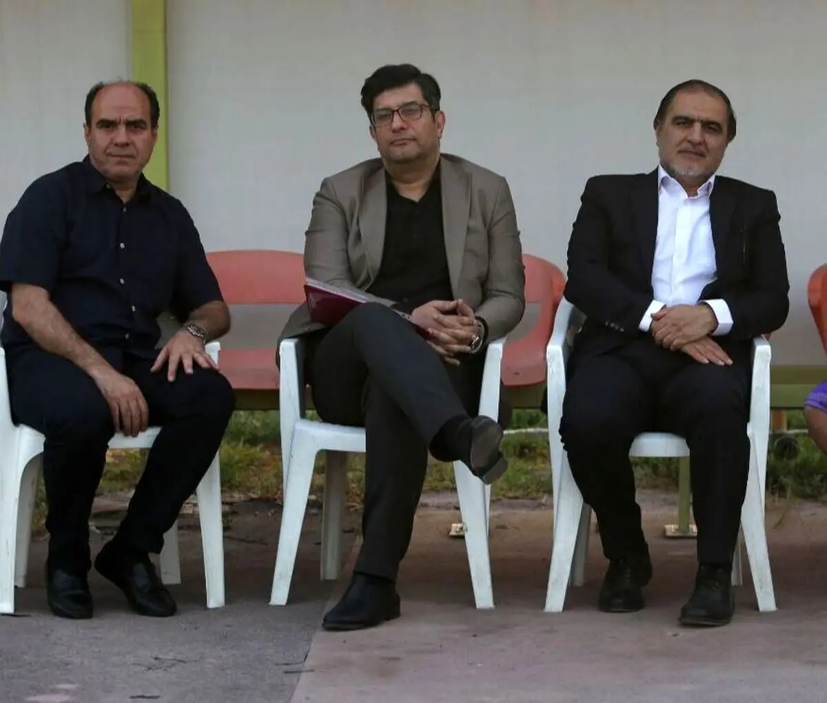 جای جلسه در ساختمان باشگاه است نه محل تمرین!