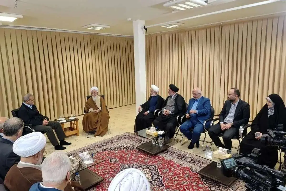 دیدار رئیس جمهور با آیتالله جوادی آملی در قم