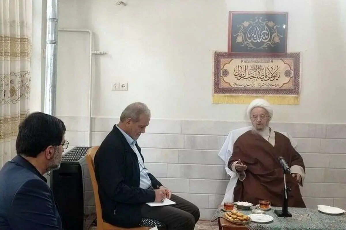 پزشکیان در دیدار با آیتالله مکارم: اگر به اختلافات خود ادامه دهیم، مشکلات حل نخواهند شد