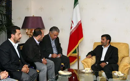 عکس> دیدار آزادشدگان ناوگان آزادي با احمدي نژاد