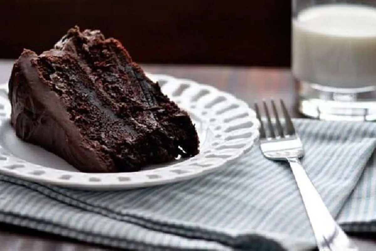 طرز تهیه کیک شکلاتی خیس در خانه و ترفندهایش