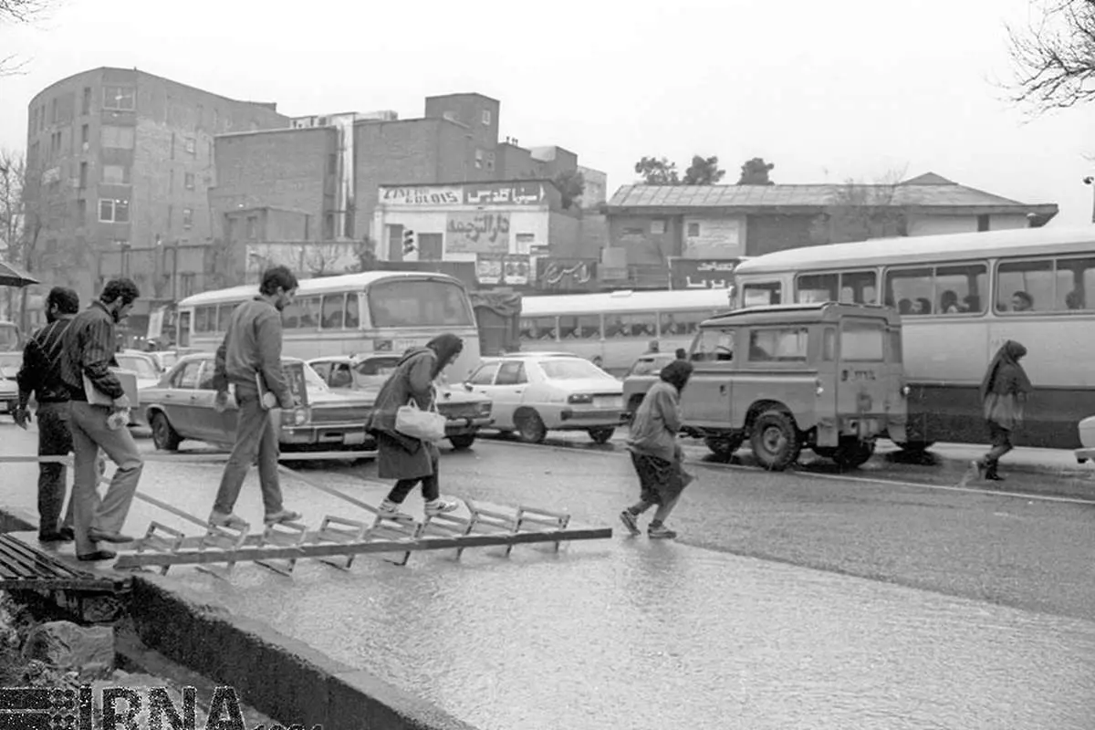 قابی که از زنان تهرانی در سال ۶۵ ثبت شد