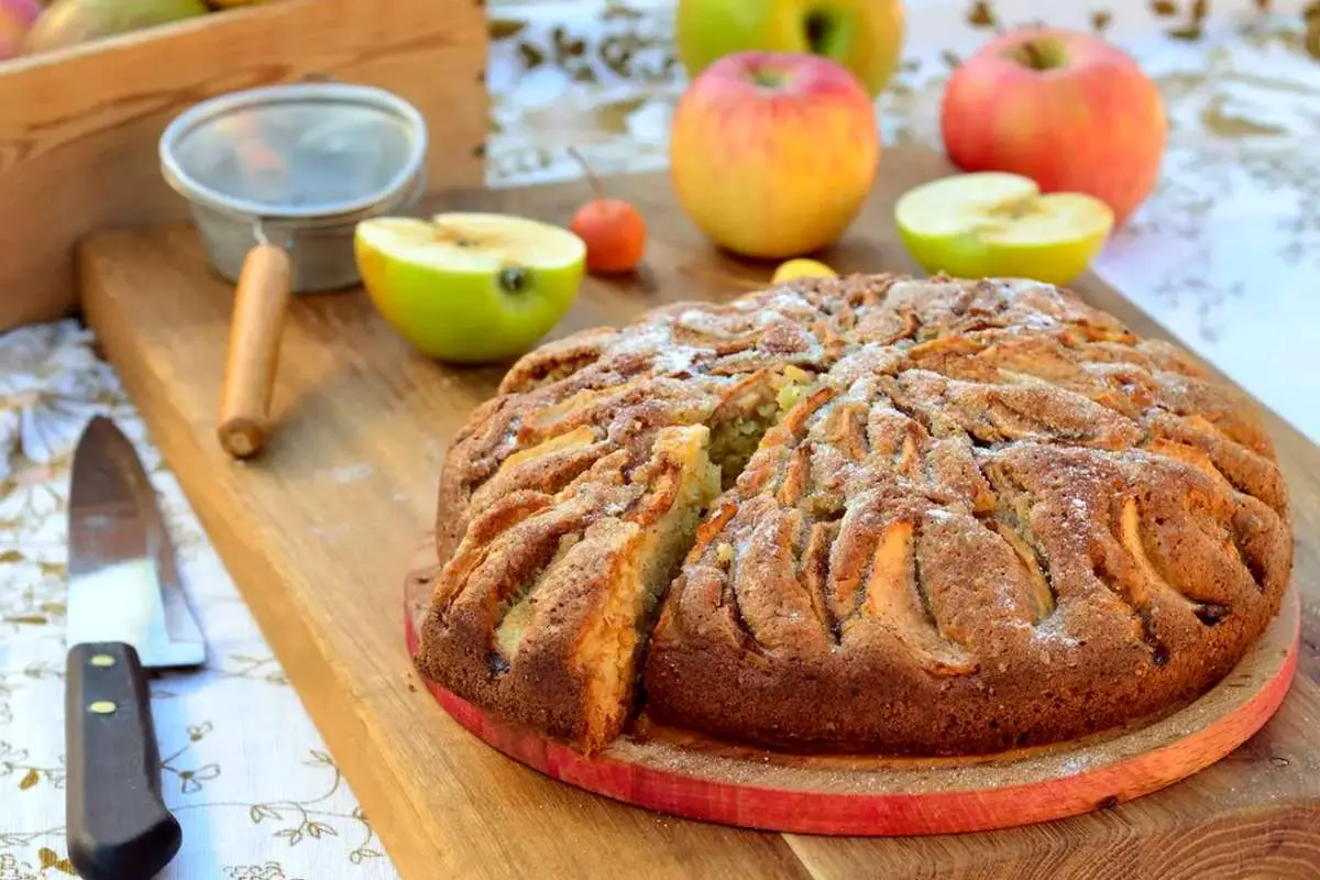 طرز تهیه کیک سیب و دارچین