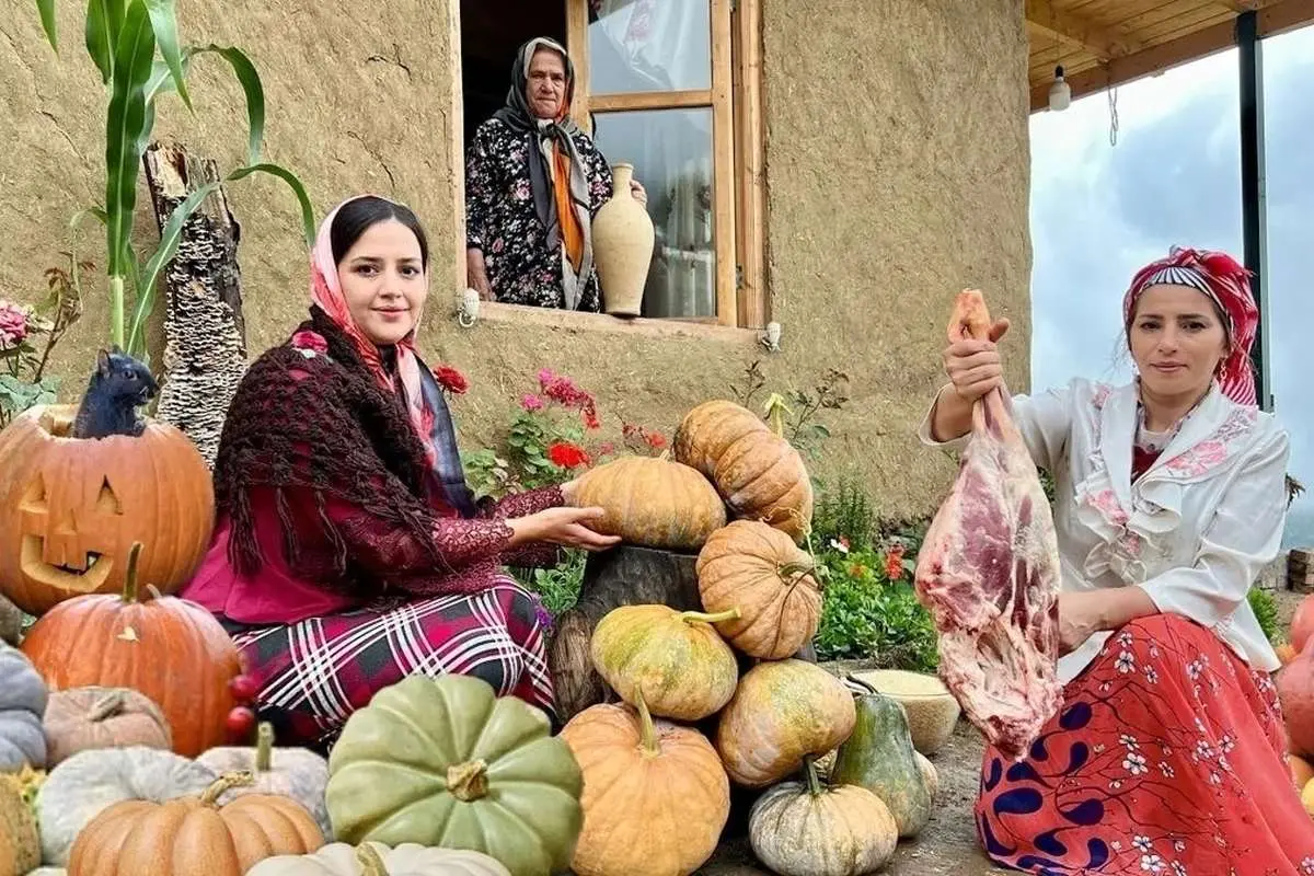 طرز پخت یک خورشت محلی با ران بره روش دو بانوی روستایی گیلانی (ویدئو)