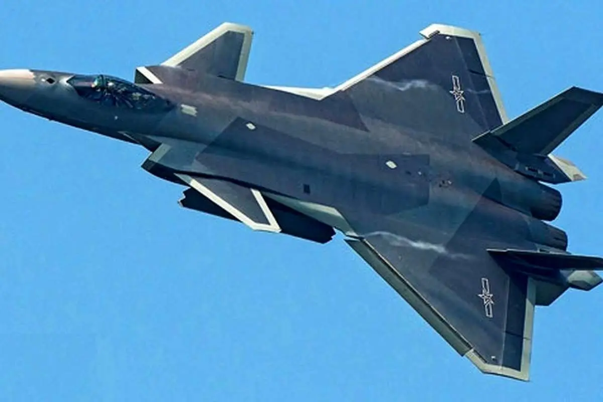 پرواز جنگنده‌های جی ۲۰ و جی ۳۵ چینی در نمایشگاه ژو‌های چین (ویدئو)