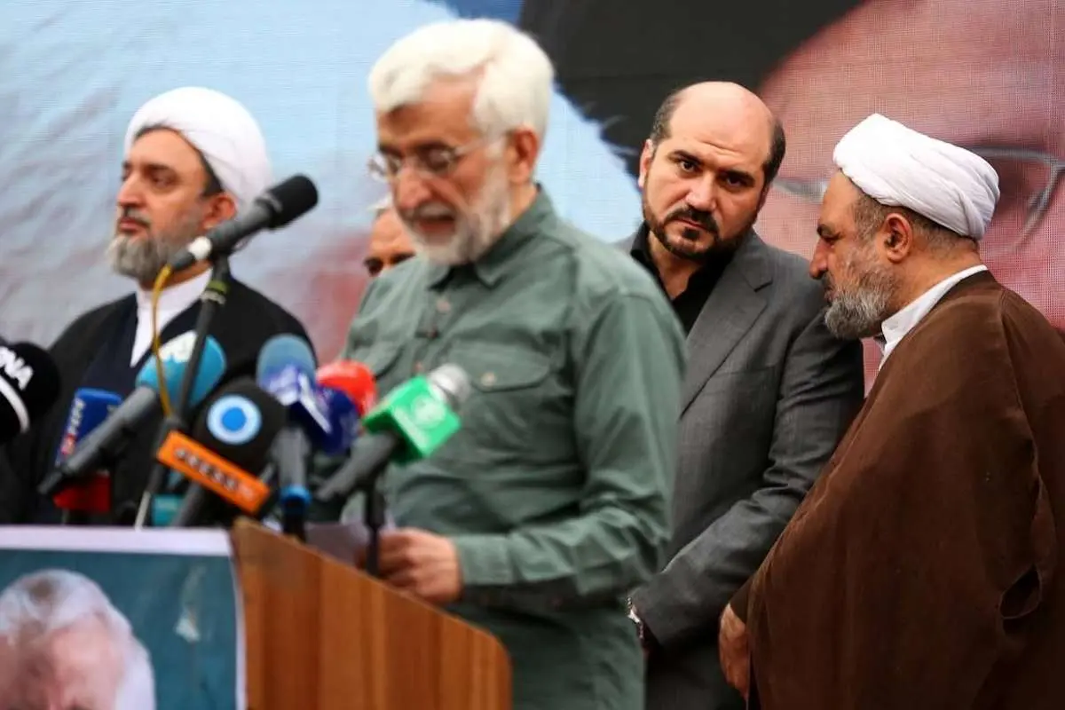 سعید جلیلی یک طرف جلسه برگزار می‌کند، رسایی آن طرف دیگر