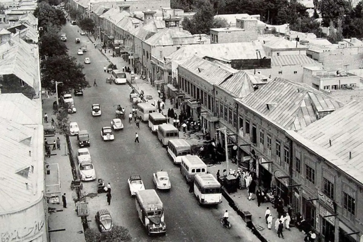 خیابان ناصرخسرو تهران در سال ۱۳۴۵ (تصویر)