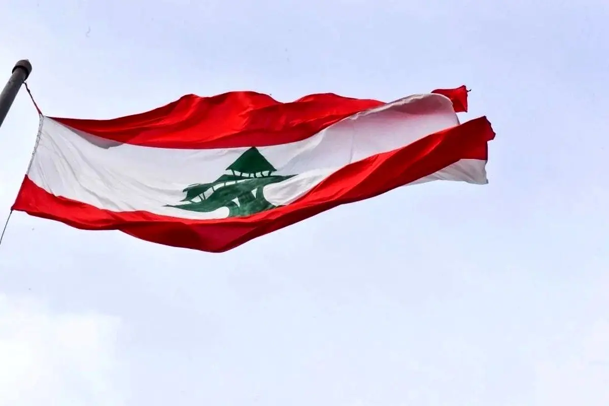 شادی سربازان اسرائیلی با آتش زدن پرچم لبنان (ویدئو)