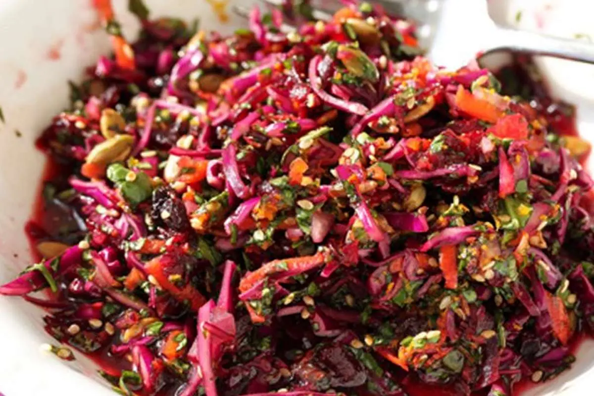 طرز تهیه ترشی مخلوط گل کلم و انار؛ چاشنی خوشمزه پاییزی