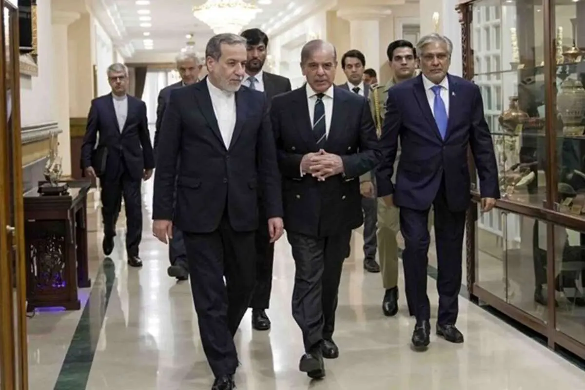 دیدار عراقچی با نخست وزیر پاکستان