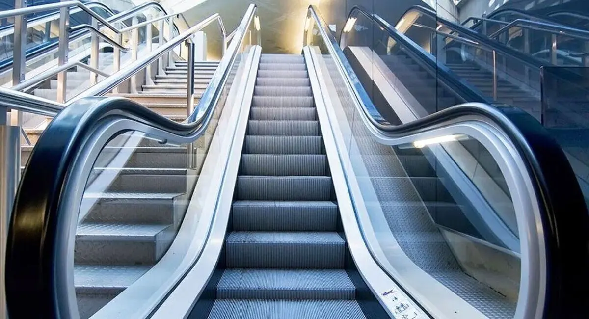 جزئیات حادثه برای پسربچه ۱۱ ساله در پله‌برقی محلاتی