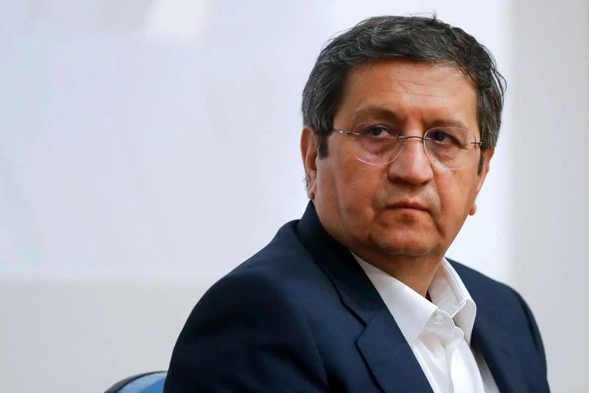 همتی: بر اساس دیدگاه مخالفین دولت تصمیمان را عوض نمیکنیم