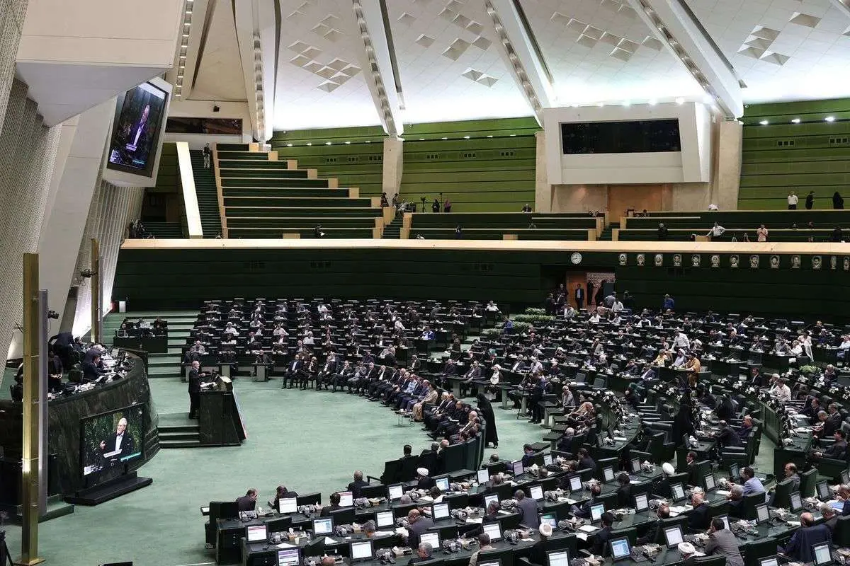 روزنامه اصولگرا: فکر میکنیم فرزندان دوتابعیتی جاسوسند؟