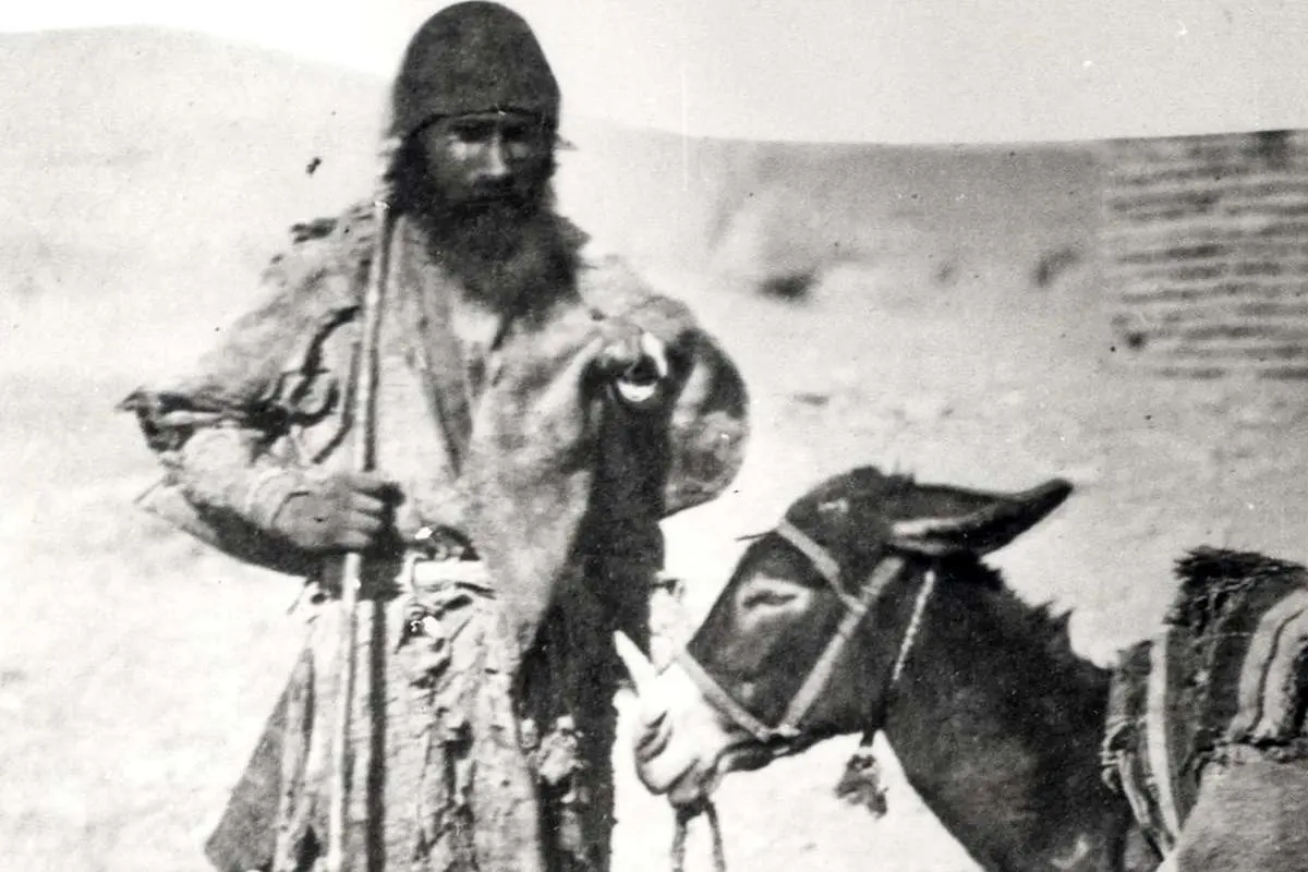 تصاویری از دکان قلیان‌سازی تا وضع تکان‌دهندۀ یک خانواده ایرانی
