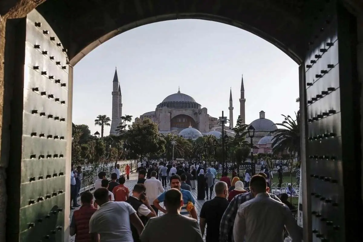 (ویدئو) وحشت نمازگزاران یک مسجد هنگام وقوع زلزله