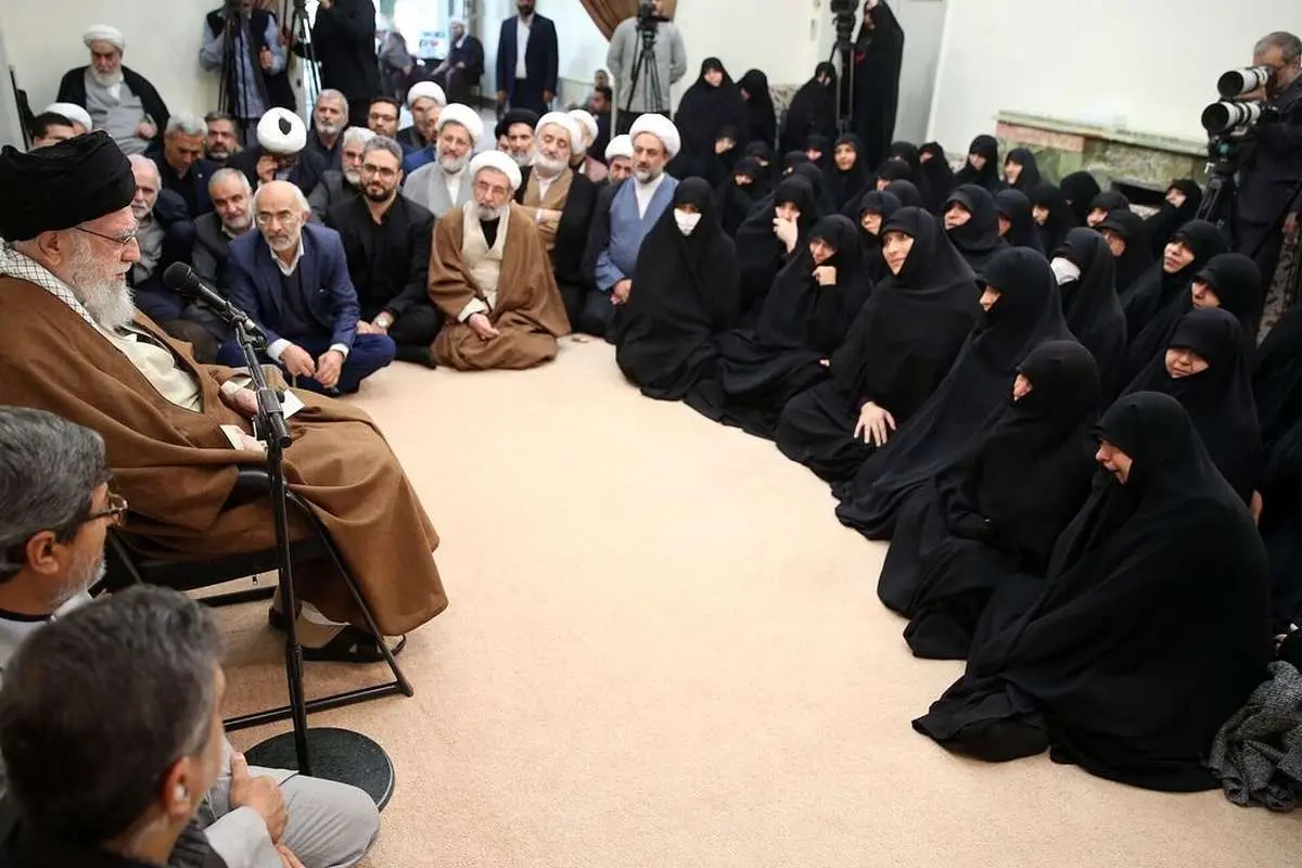 (تصاویر) دیدار بانوان حوزه علمیه با رهبر انقلاب