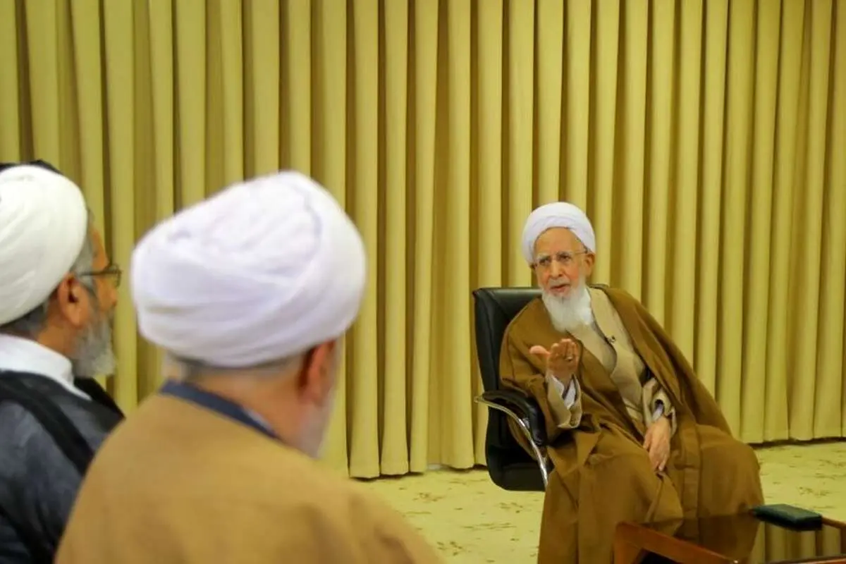 آیتالله جوادیآملی: اگر اختلاس نباشد مردم به قانون احترام میگذارند