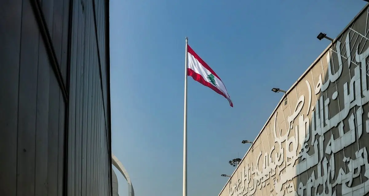 (تصاویر) اهتزاز پرچم عظیم لبنان به جای پرچم ایران