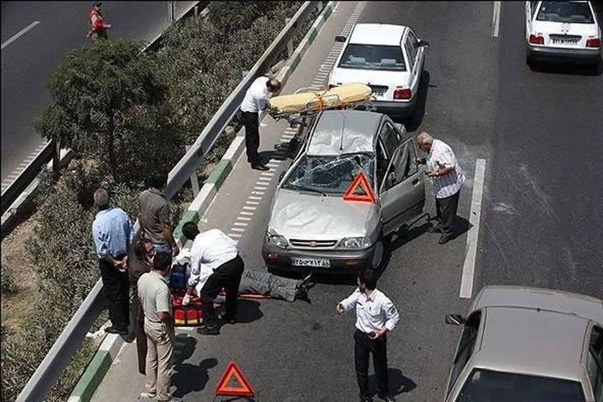 لحظه شوکهکننده زیر گرفتن عابر پیاده توسط راننده پراید (ویدئو)