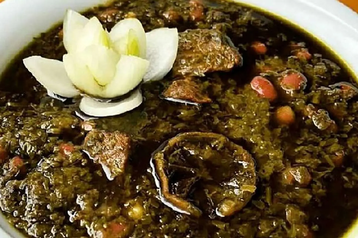 طرز تهیه قورمه سبزی خوشمزه و جا افتاده