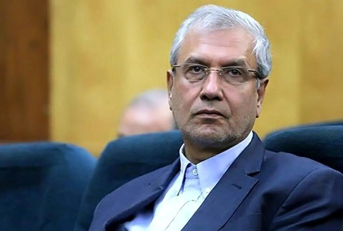 همراهی علی ربیعی با تجمع اعتراضی بازنشستگان حوزه نفت (تصویر)