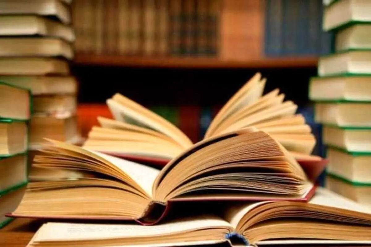 به هر کتاب درسی یک کتاب غیردرسی پیوند میشود