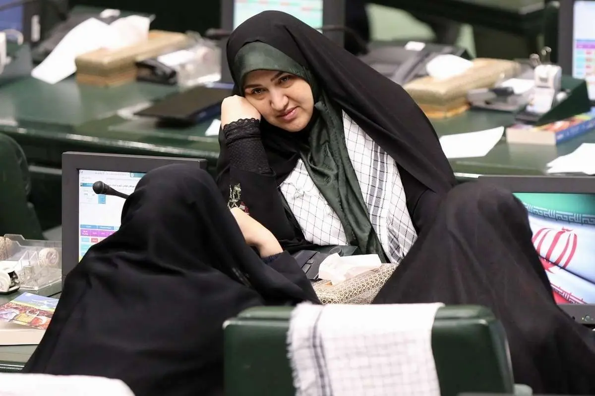 (تصاویر) حاشیههایی از مجلس؛ از نمایندگان بیچفیه تا عکس دسته جمعی