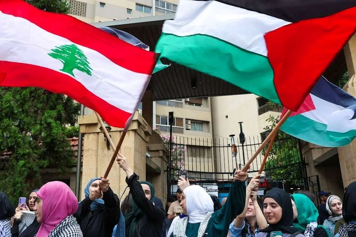 (ویدئو) اهتزاز پرچم فلسطین و لبنان در دانشگاه کمبریج