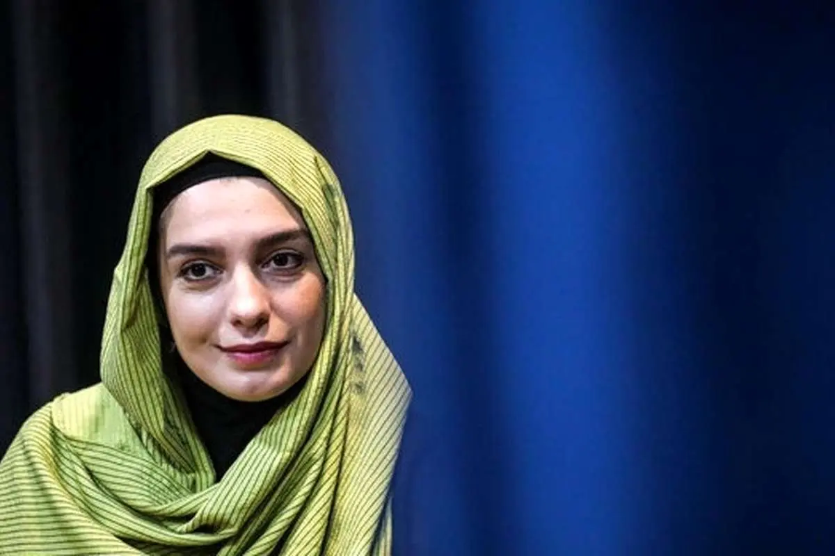 (تصویر) الیکا عبدالرزاقی با لباس کردی در جشنواره تئاتر کردستان