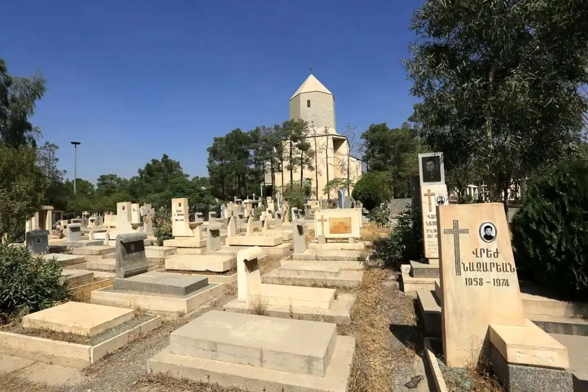 آرامگاه شاهزاده گرجی در دولاب (عکس)