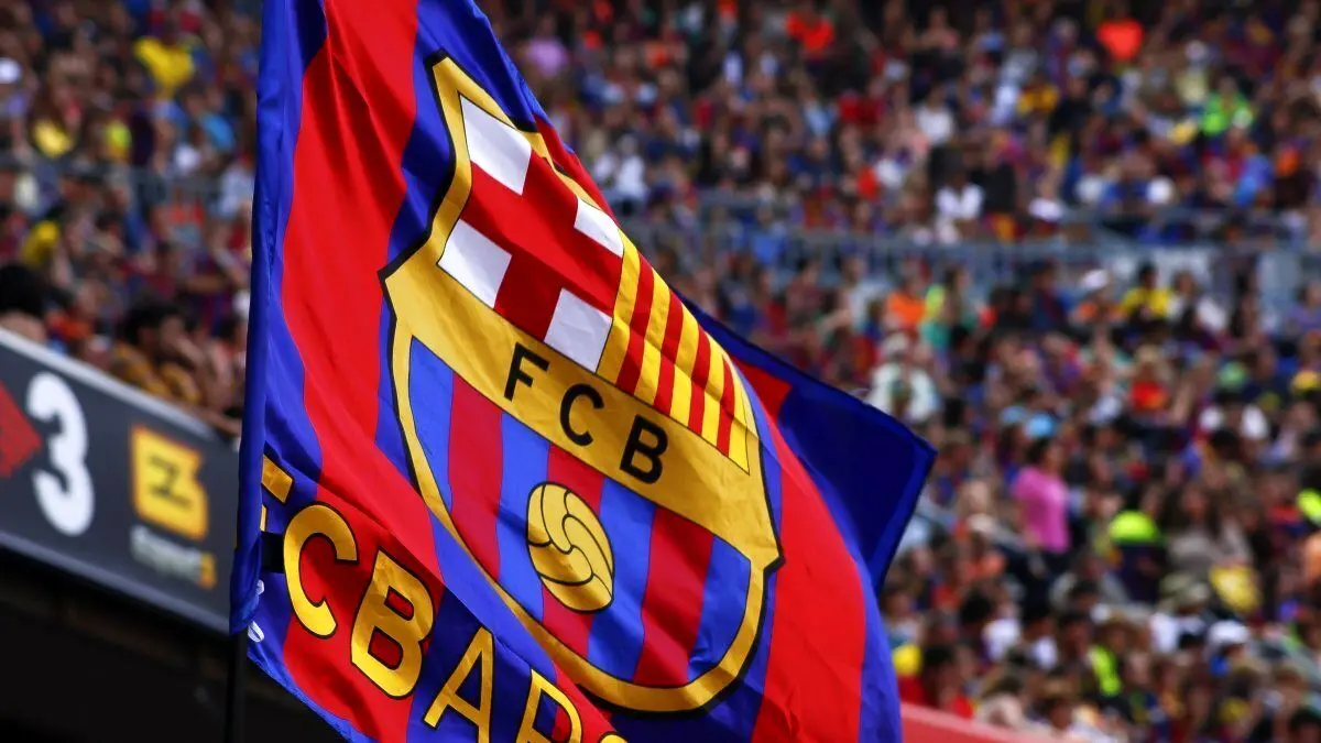 (عکس) رونمایی از عروسک رسمی بارسلونا در جشن ۱۲۵ سالگی