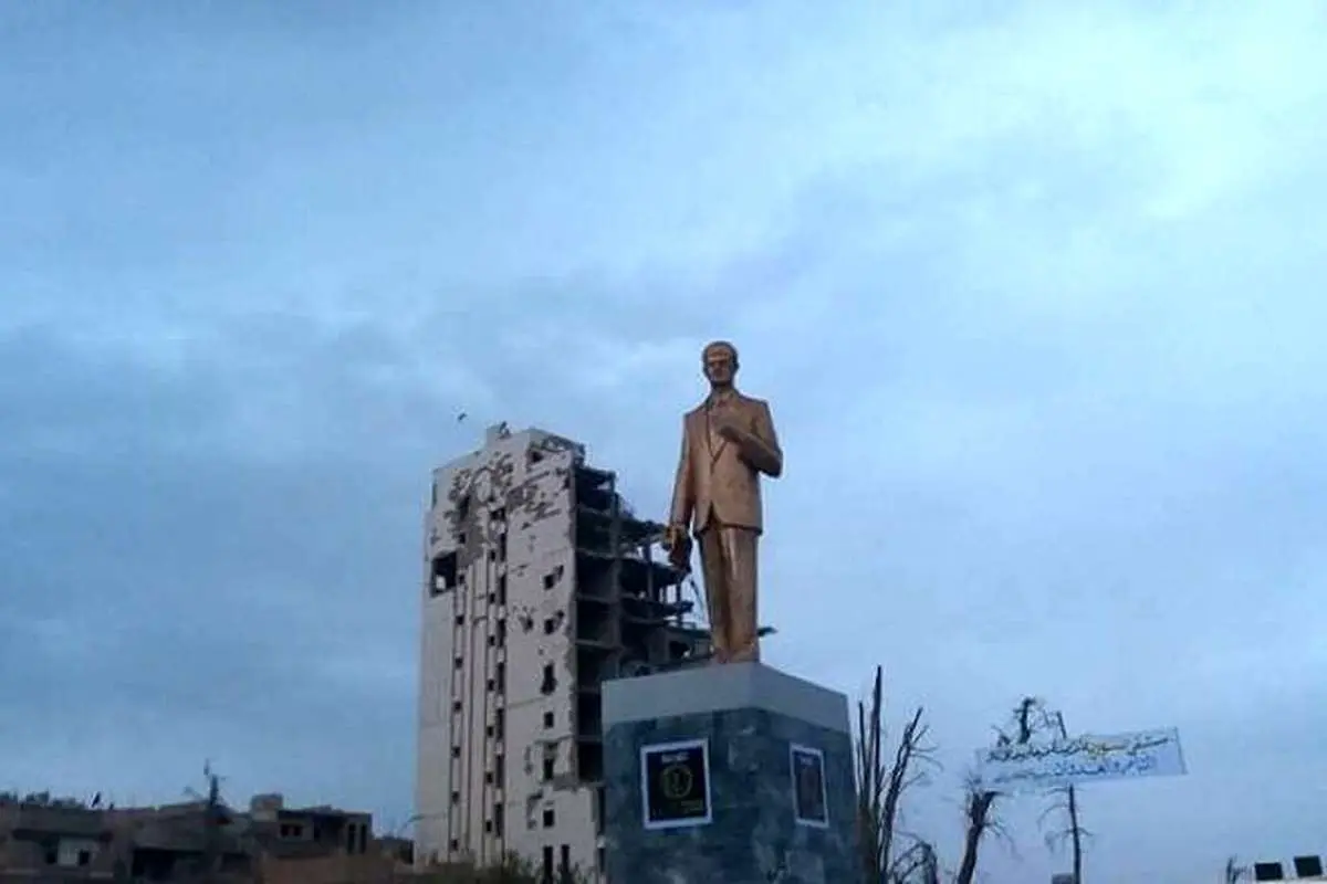 (ویدئو) تخریب مجسمه حافظ اسد در حلب