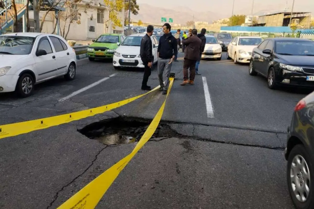 ترافیک سنگین در بزرگراه در پی فرونشست اتوبان باکری