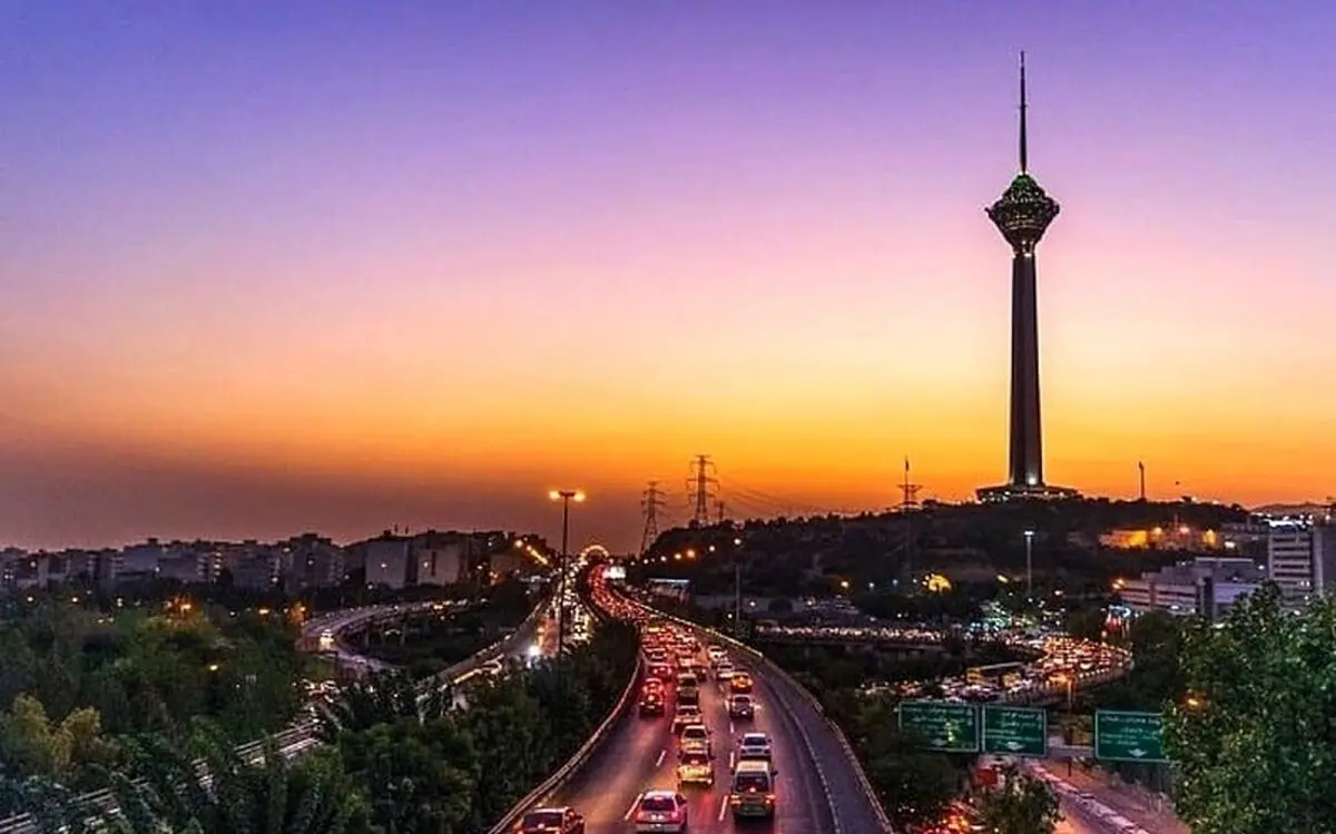 (تصویر) برج میلاد و قله دماوند در یک قاب