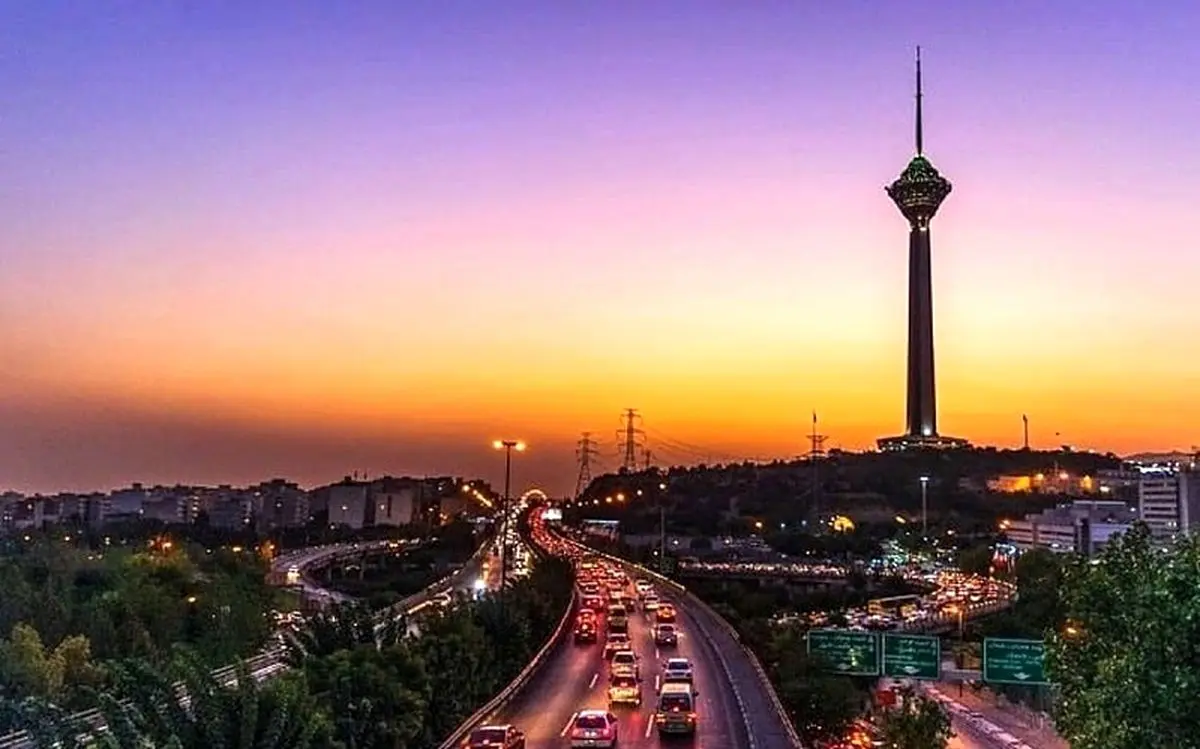 (تصویر) برج میلاد و قله دماوند در یک قاب
