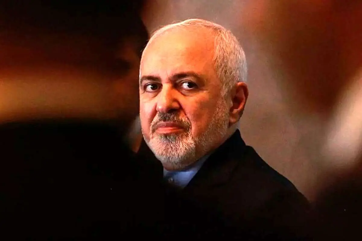 اگر فرزند نماینده‌ای به خارج از کشور برود، باید به او بگوییم پاشو از مجلس برو؟