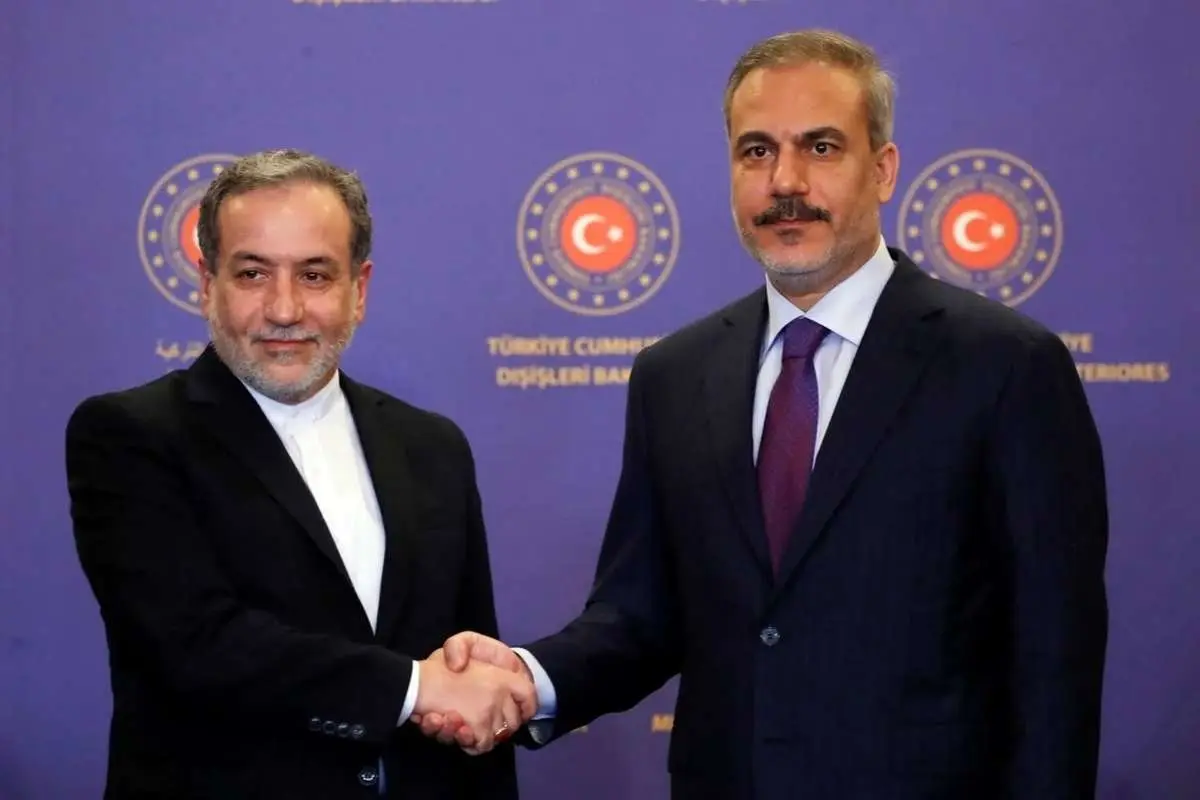 رایزنی عراقچی با همتای ترکیهای؛ درخواست فیدان از دولت سوریه