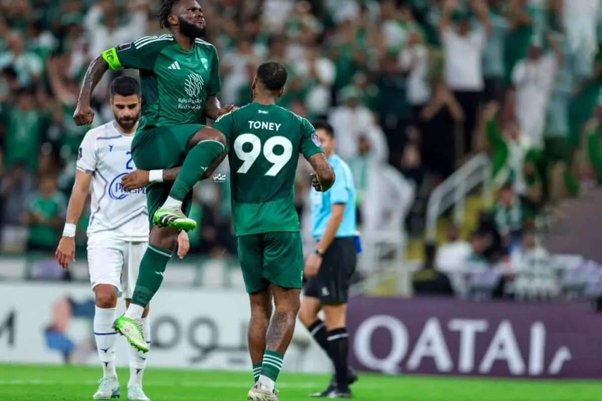منجی الاهلی بهترین بازیکن دیدار با استقلال شد