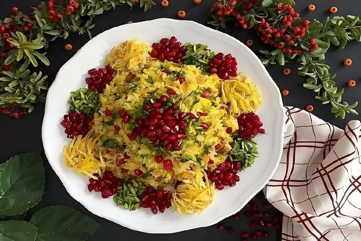 رشته پلو با انار مخصوص شب یلدا