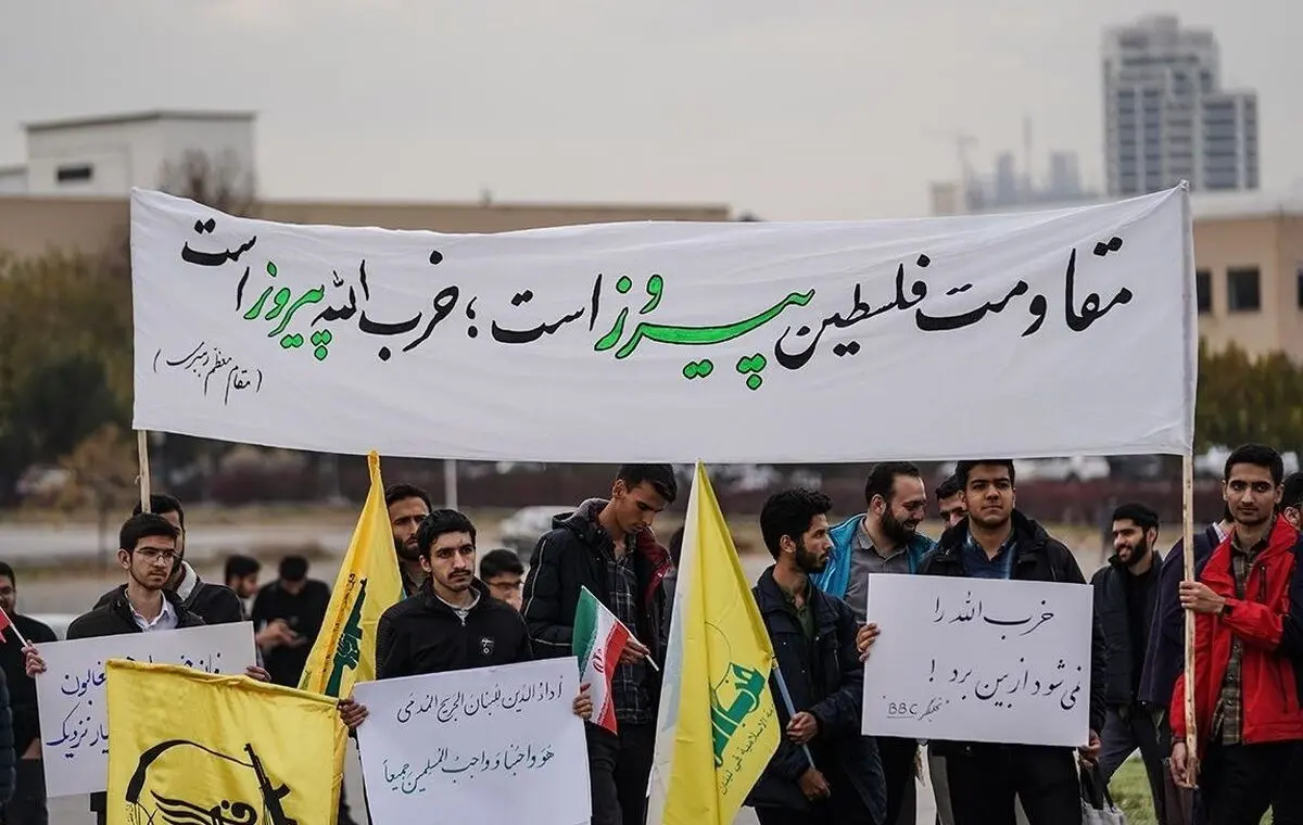 (تصاویر) تجمع دانشجویان دانشگاه فردوسی در حمایت از آتش‌بس