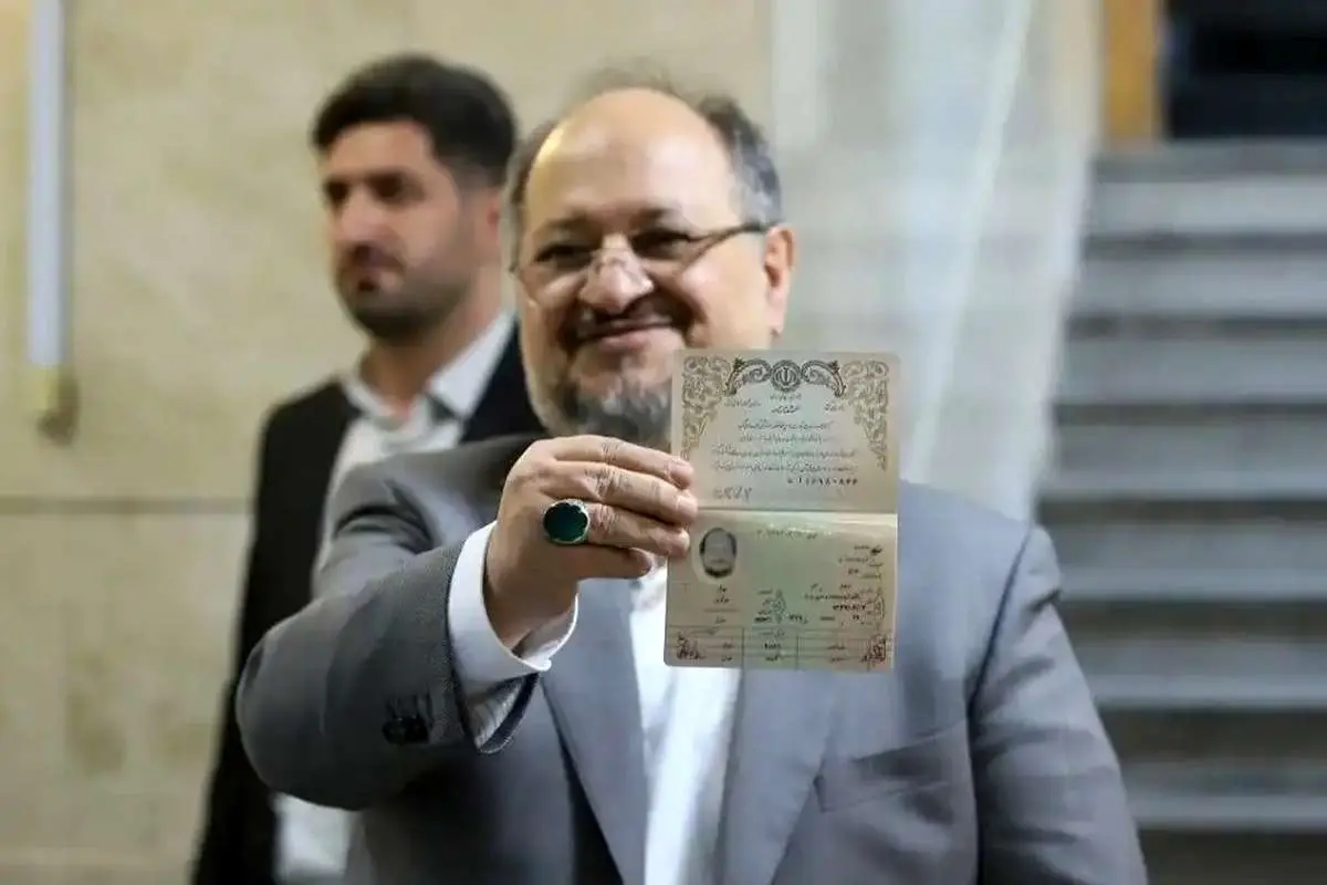 داور استقلال مقابل الاهلی صدای مالک جدید را هم درآورد