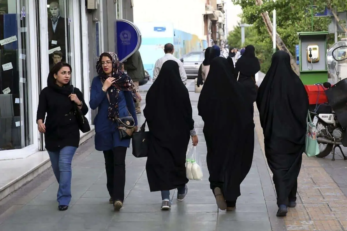 دفاع تمامقد روزنامه شهرداری از قانون حجاب؛ باید در مظلومیت حجاب و قانونش گریست
