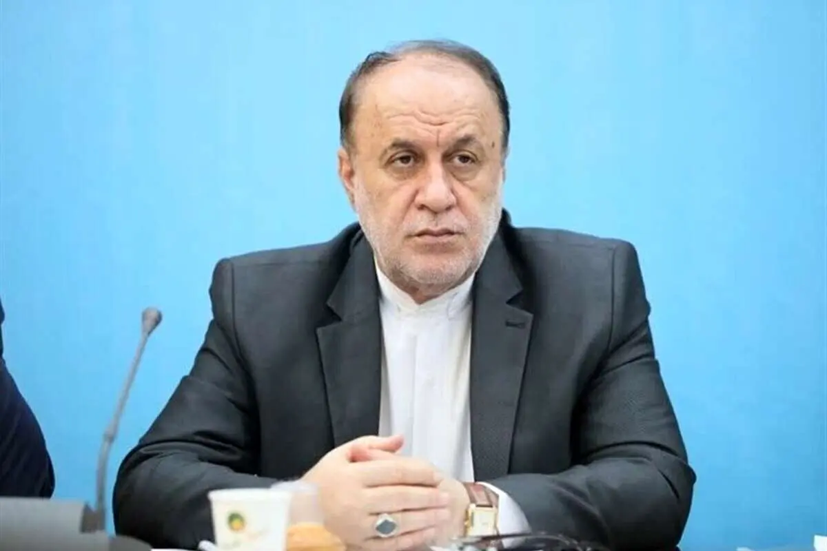 حاجیبابایی: مقام انقلابی کم میخورد و زیاد کار میکند