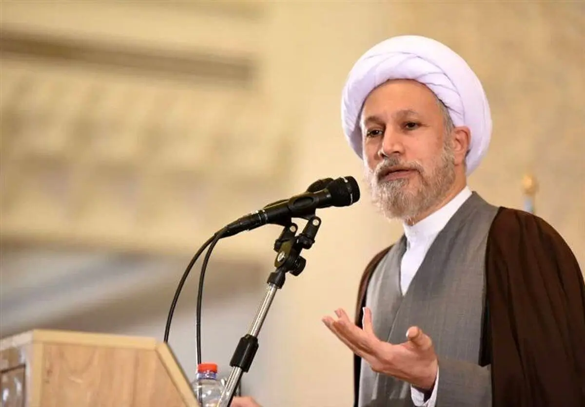 امام جمعه شیراز به پزشکیان: فوق قانون نیستید، عذرخواهی کنید