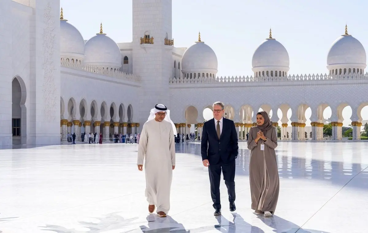 (ویدئو) بازدید نخست وزیر انگلیس از مسجد شیخ زاید ابوظبی