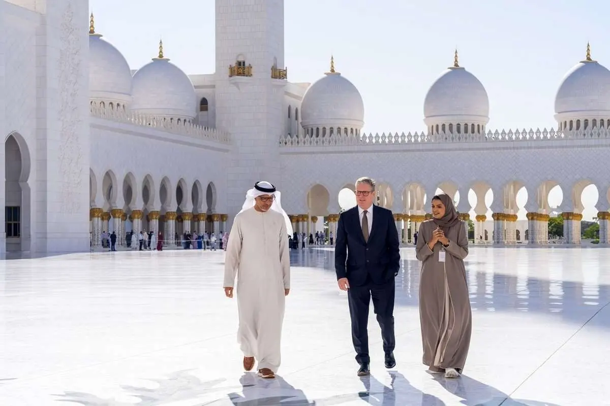 (ویدئو) بازدید نخست وزیر انگلیس از مسجد شیخ زاید ابوظبی