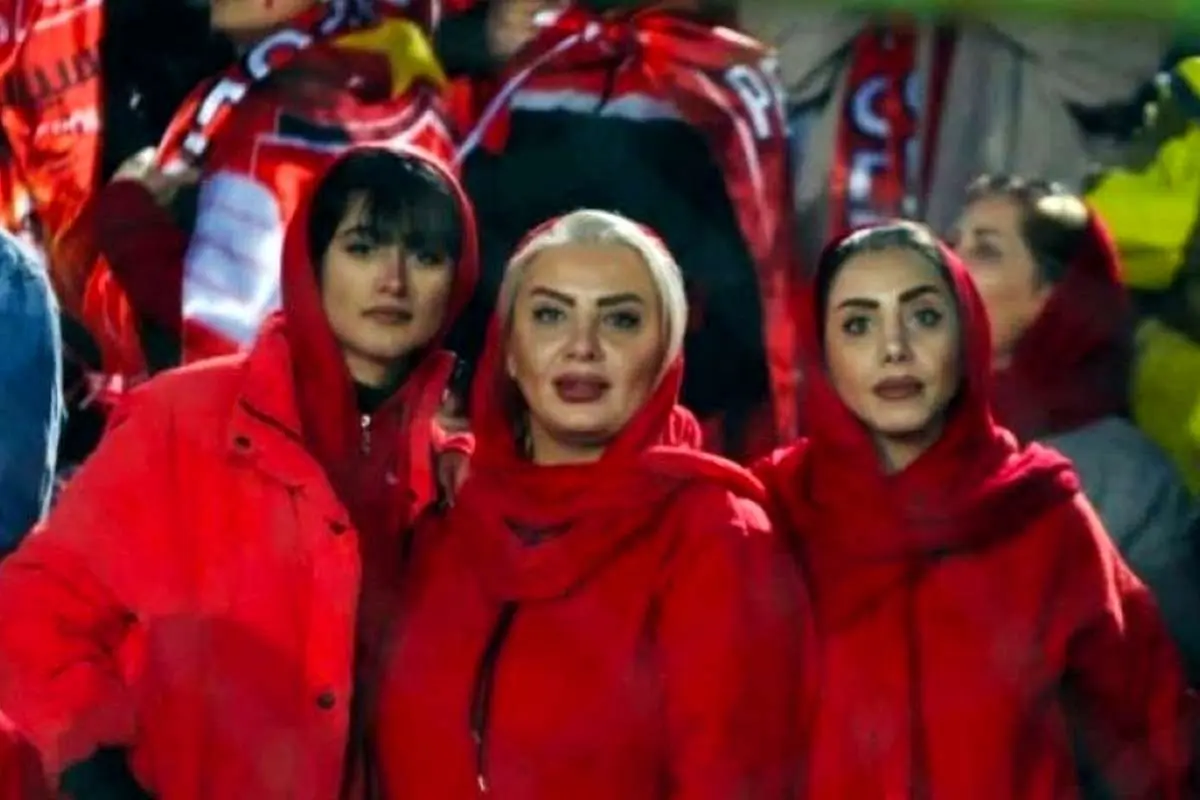 (عکس) بنری در انزلی تقدیم به ۳ بانوی پرسپولیسی سانحه دیده
